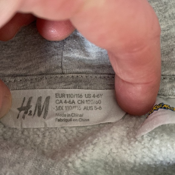 Pokémon reversible sequins hoodie - Picture 4 of 4